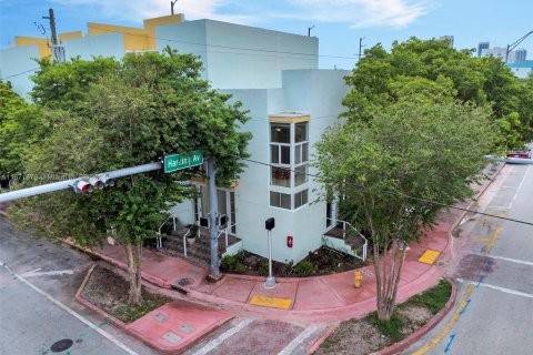 Copropriété à vendre à Miami Beach, Floride: 2 chambres, 103.68 m2 № 1395825 - photo 2