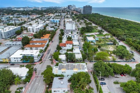 Condo in Miami Beach, Florida, 2 bedrooms  № 1395825 - photo 11