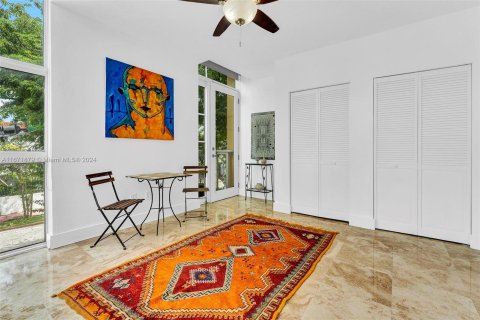 Condo in Miami Beach, Florida, 2 bedrooms  № 1395825 - photo 24