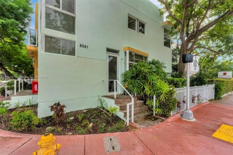 Copropriété à vendre à Miami Beach, Floride: 2 chambres, 103.68 m2 № 1395825 - photo 14