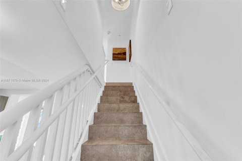 Copropriété à vendre à Miami Beach, Floride: 2 chambres, 103.68 m2 № 1395825 - photo 22