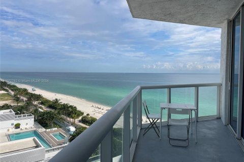 Condo in Miami Beach, Florida, 2 bedrooms  № 1394666 - photo 11