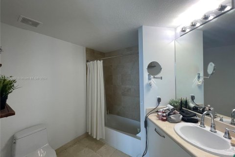 Condo in Miami Beach, Florida, 2 bedrooms  № 1394666 - photo 7