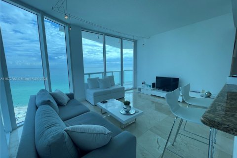 Condo in Miami Beach, Florida, 2 bedrooms  № 1394666 - photo 12