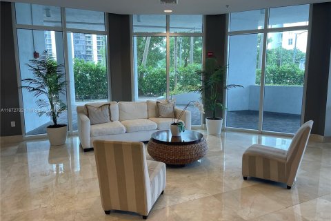 Condo in Miami Beach, Florida, 2 bedrooms  № 1394666 - photo 18