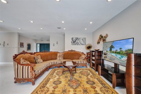 House in Miami, Florida 4 bedrooms, 197.14 sq.m. № 1427992 - photo 15