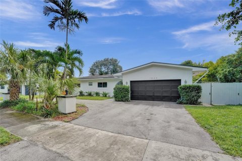 House in Miami, Florida 4 bedrooms, 197.14 sq.m. № 1427992 - photo 3