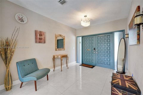 House in Miami, Florida 4 bedrooms, 197.14 sq.m. № 1427992 - photo 9