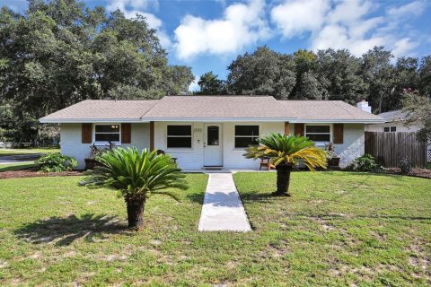 House in Crystal River, Florida 3 bedrooms, 156.82 sq.m. № 1326248 - photo 1