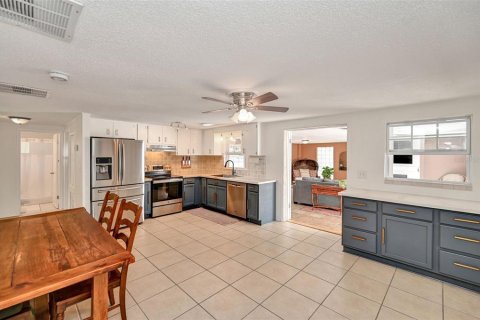 House in Crystal River, Florida 3 bedrooms, 156.82 sq.m. № 1326248 - photo 9