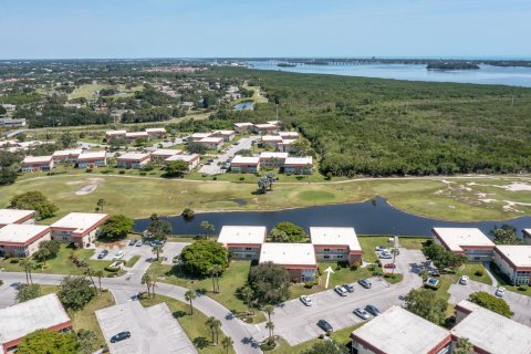 Condo in Vero Beach, Florida, 2 bedrooms  № 1178576 - photo 1