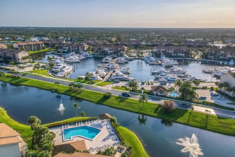 Townhouse in Jupiter, Florida 2 bedrooms, 110.37 sq.m. № 1178537 - photo 1