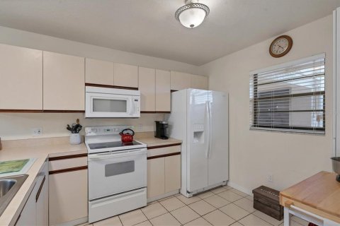 Condo in Punta Gorda, Florida, 2 bedrooms  № 867357 - photo 13