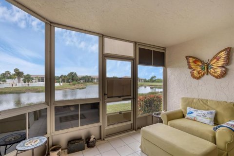 Condo in Punta Gorda, Florida, 2 bedrooms  № 867357 - photo 2