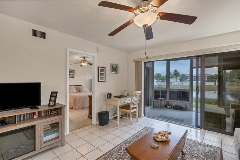 Condo in Punta Gorda, Florida, 2 bedrooms  № 867357 - photo 9