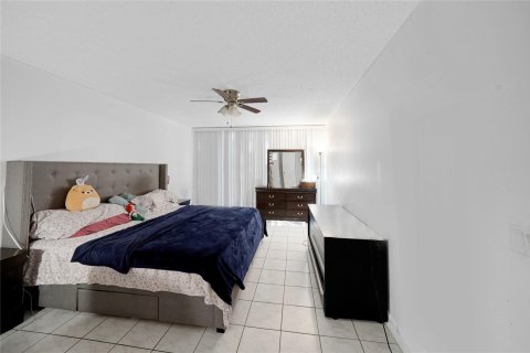 House in Pembroke Pines, Florida 3 bedrooms, 120.68 sq.m. № 1139279 - photo 11