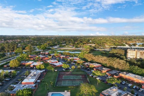 Villa ou maison à vendre à Pembroke Pines, Floride: 3 chambres, 120.68 m2 № 1139279 - photo 1