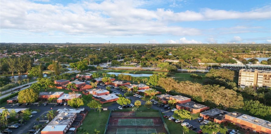 Villa ou maison à Pembroke Pines, Floride 3 chambres, 120.68 m2 № 1139279