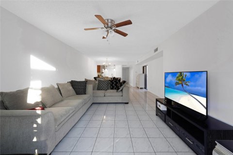 House in Pembroke Pines, Florida 3 bedrooms, 120.68 sq.m. № 1139279 - photo 12