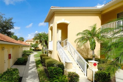 Condo in Lakewood Ranch, Florida, 2 bedrooms  № 1384833 - photo 8