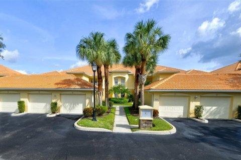 Condo in Lakewood Ranch, Florida, 2 bedrooms  № 1384833 - photo 1