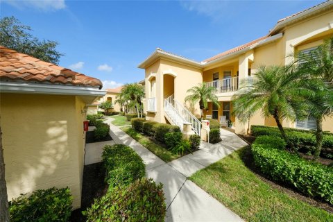 Condo in Lakewood Ranch, Florida, 2 bedrooms  № 1384833 - photo 7