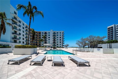 Condo in Hollywood, Florida, 3 bedrooms  № 1189727 - photo 7