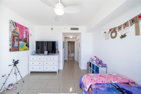 Condo in Hollywood, Florida, 3 bedrooms  № 1189727 - photo 29