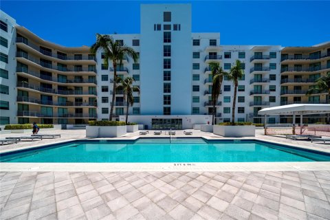 Copropriété à vendre à Hollywood, Floride: 3 chambres, 137.68 m2 № 1189727 - photo 8