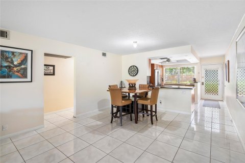 Condo in Coconut Creek, Florida, 2 bedrooms  № 1189725 - photo 12