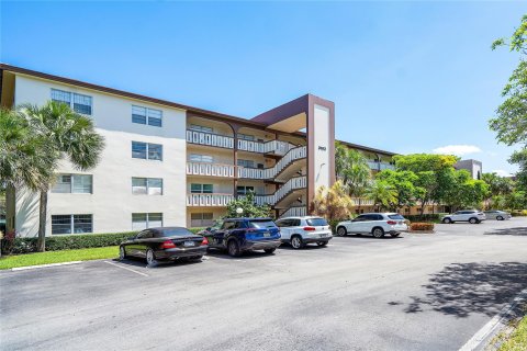 Condominio en venta en Coconut Creek, Florida, 2 dormitorios, 107.4 m2 № 1189725 - foto 19