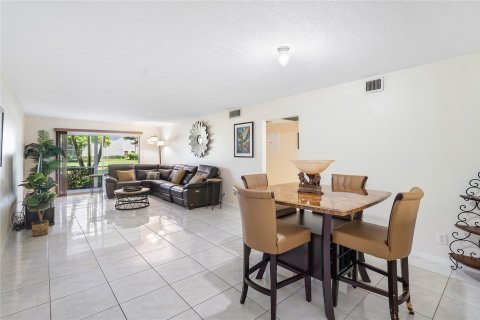 Condo in Coconut Creek, Florida, 2 bedrooms  № 1189725 - photo 14