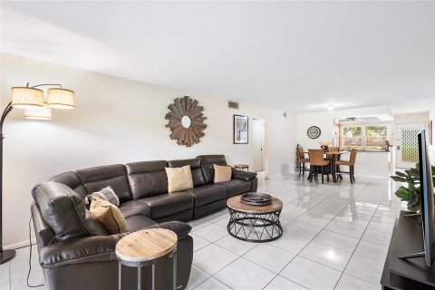 Condominio en venta en Coconut Creek, Florida, 2 dormitorios, 107.4 m2 № 1189725 - foto 10