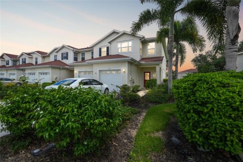 Townhouse in North Port, Florida 3 bedrooms, 149.39 sq.m. № 1296832 - photo 2