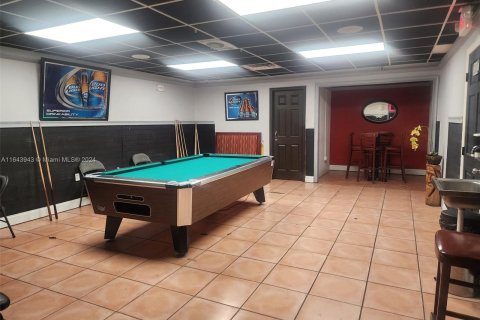 Propiedad comercial en venta en Hialeah, Florida № 1330944 - foto 8