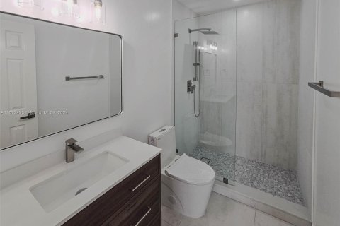 Condo in Hialeah, Florida, 2 bedrooms  № 1395256 - photo 25