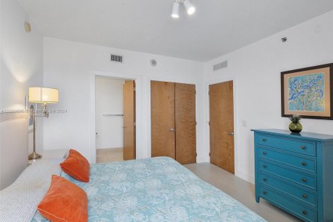 Condo in Miami, Florida, 2 bedrooms  № 1395258 - photo 13