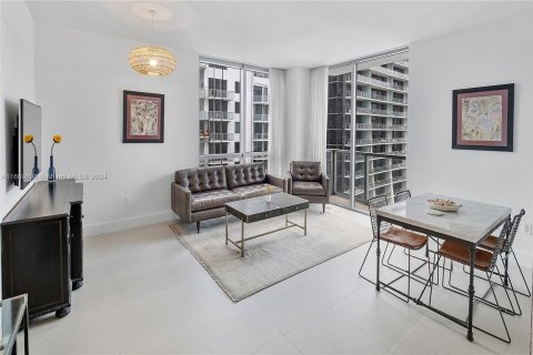 Condo in Miami, Florida, 2 bedrooms  № 1395258 - photo 1