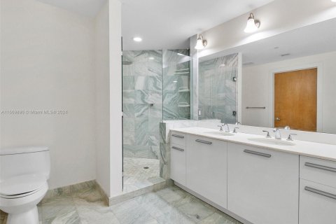 Copropriété à vendre à Miami, Floride: 2 chambres, 127.09 m2 № 1395258 - photo 11