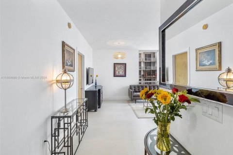 Copropriété à vendre à Miami, Floride: 2 chambres, 127.09 m2 № 1395258 - photo 18