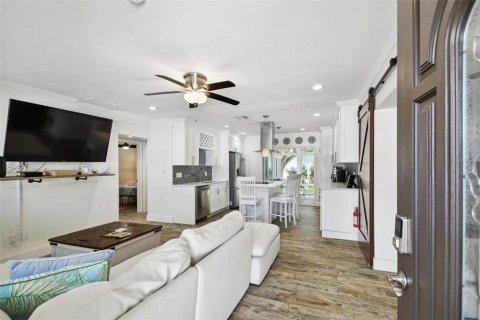 Casa en venta en Indian Rocks Beach, Florida, 4 dormitorios, 138.98 m2 № 1405747 - foto 11