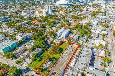 Commercial property in Miami, Florida № 876241 - photo 11