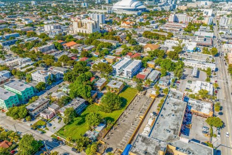 Commercial property in Miami, Florida № 876241 - photo 12