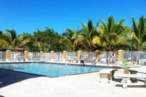 Adosado en venta en Cutler Bay, Florida, 3 dormitorios, 144.93 m2 № 1398206 - foto 2