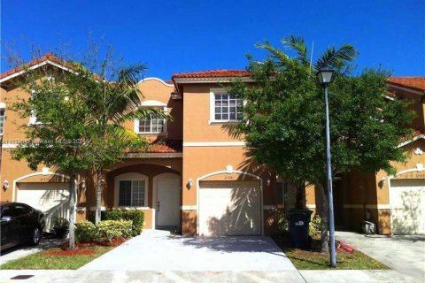 Touwnhouse à vendre à Cutler Bay, Floride: 3 chambres, 144.93 m2 № 1398206 - photo 1