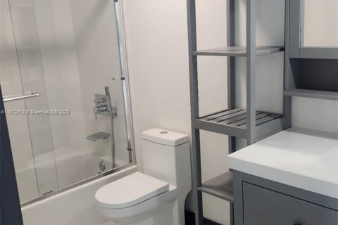 Copropriété à vendre à Miami, Floride: 2 chambres, 99.31 m2 № 1398205 - photo 2