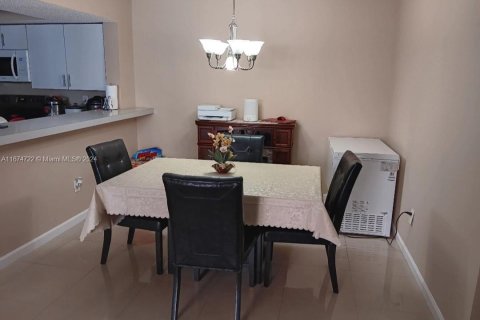 Condo in Hialeah, Florida, 2 bedrooms  № 1398163 - photo 2