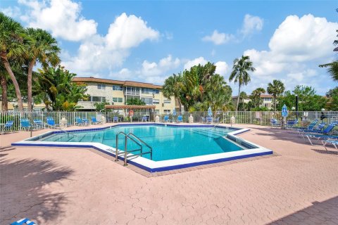 Condo in Lauderdale Lakes, Florida, 1 bedroom  № 1365887 - photo 27