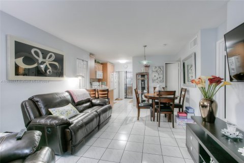 Copropriété à louer à Hialeah, Floride: 2 chambres, 71.07 m2 № 1367560 - photo 3