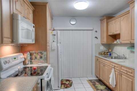 Condo in Hialeah, Florida, 2 bedrooms  № 1367560 - photo 7